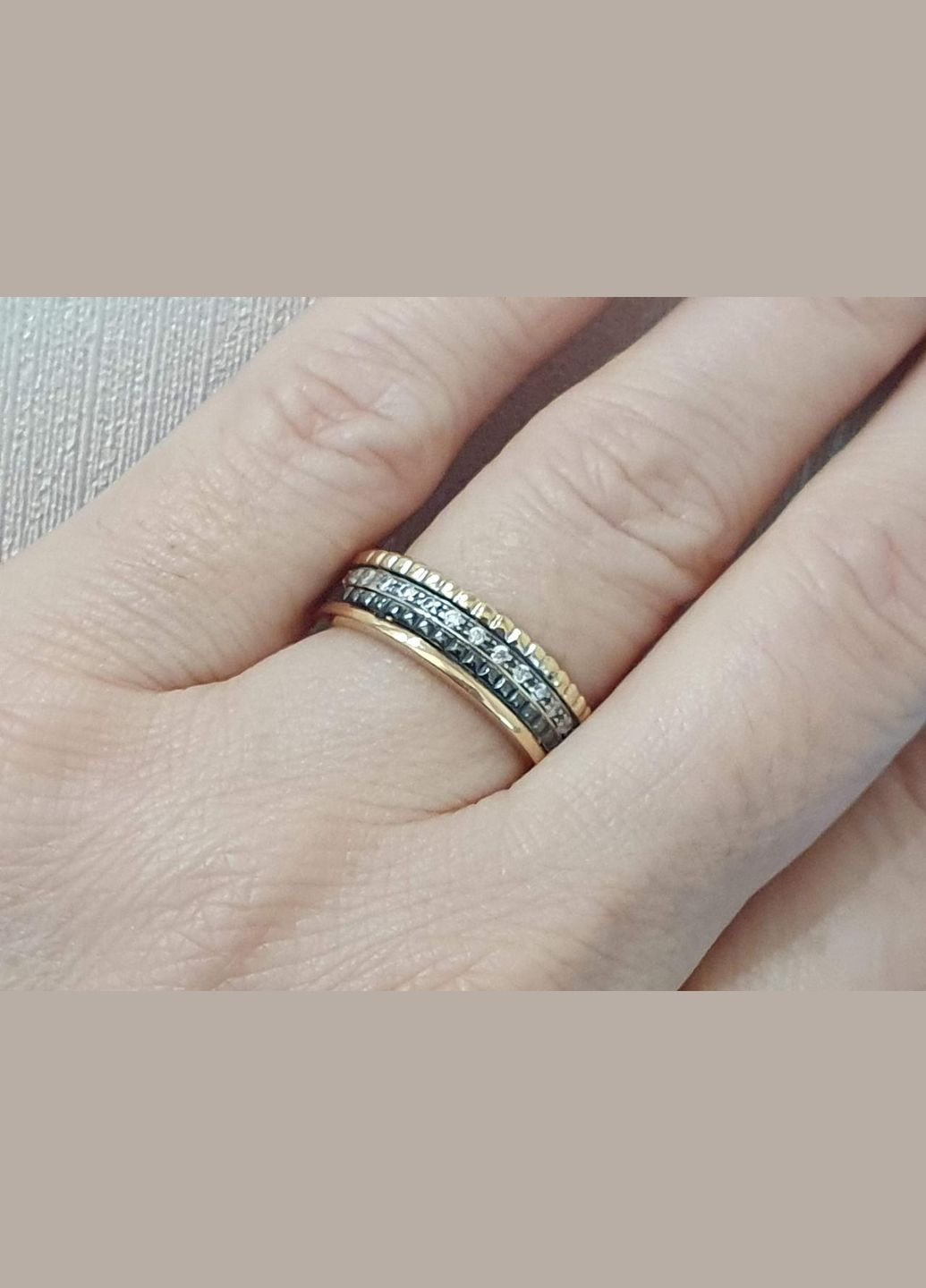 Золоте кільце Бушерон з фіанітами. 1710496 Родинні коштовності (325822109)