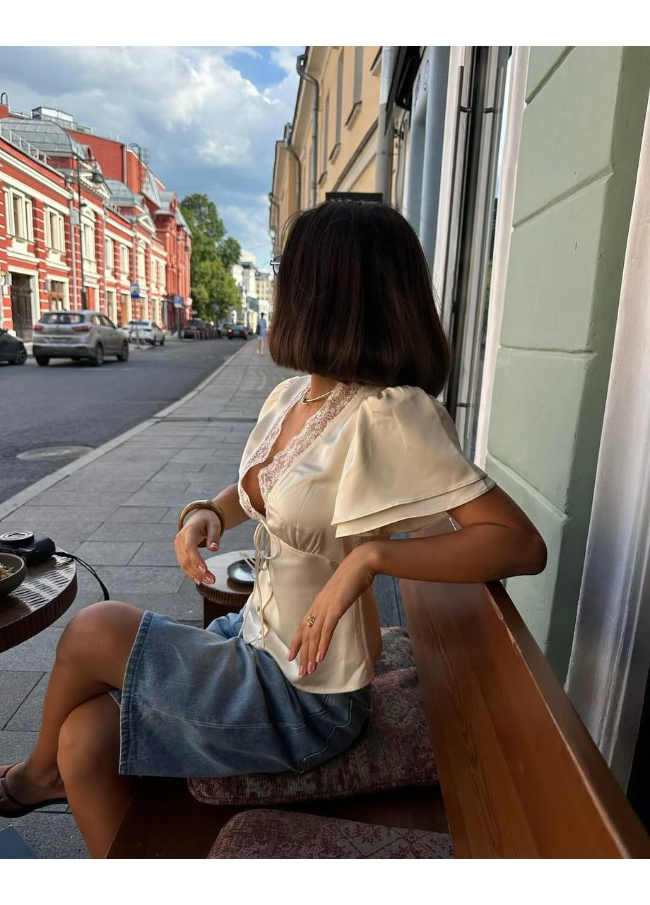 Молочна шовкова блузка з ніжним мереживом Україна