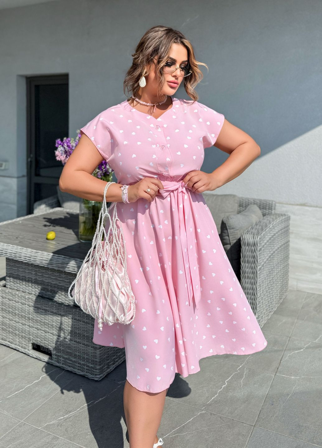 Пудровое повседневный, кэжуал платье летнее с поясом из софта миди длины колокол, клеш, рубашка No Brand сердечки