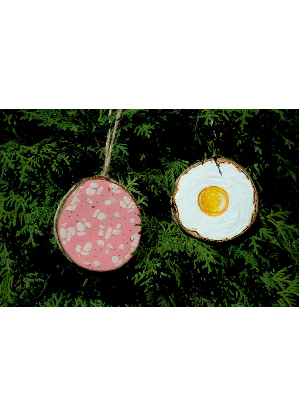 Набір Дерев'яних підвісок - сувенір "Ковбаса і яйце" Lucy Kozyra (367080319)