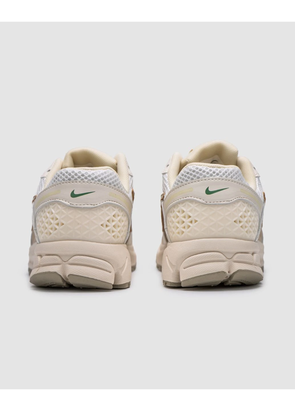 Коричневые демисезонные кроссовки мужские nike air zoom vomero 5 sail light orewood brown найк аир зум коричневые No Brand