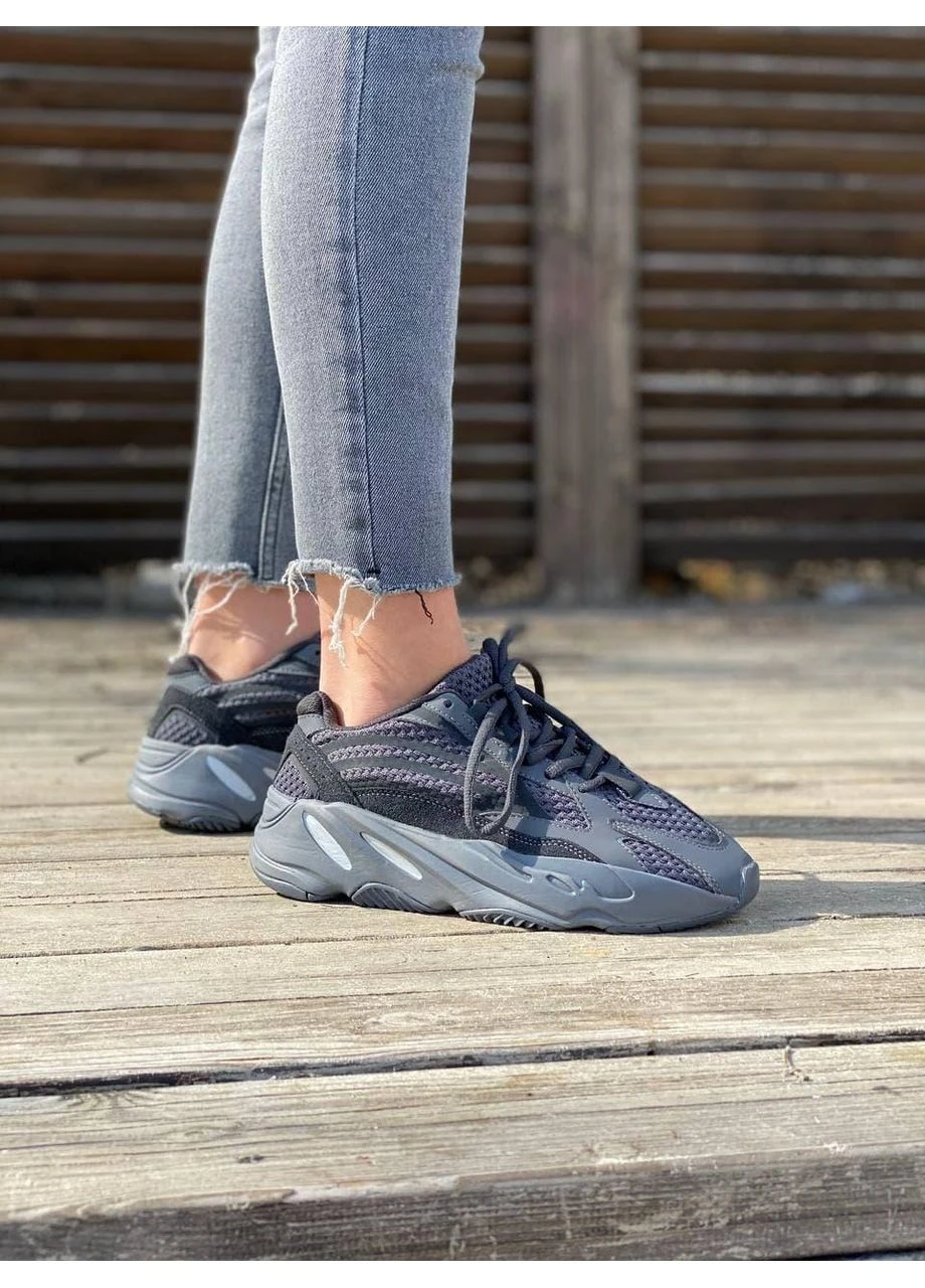 Белые летние кроссовки adidas yeezy boost 700 v2 vanta leather black white адидас изи буст No Brand