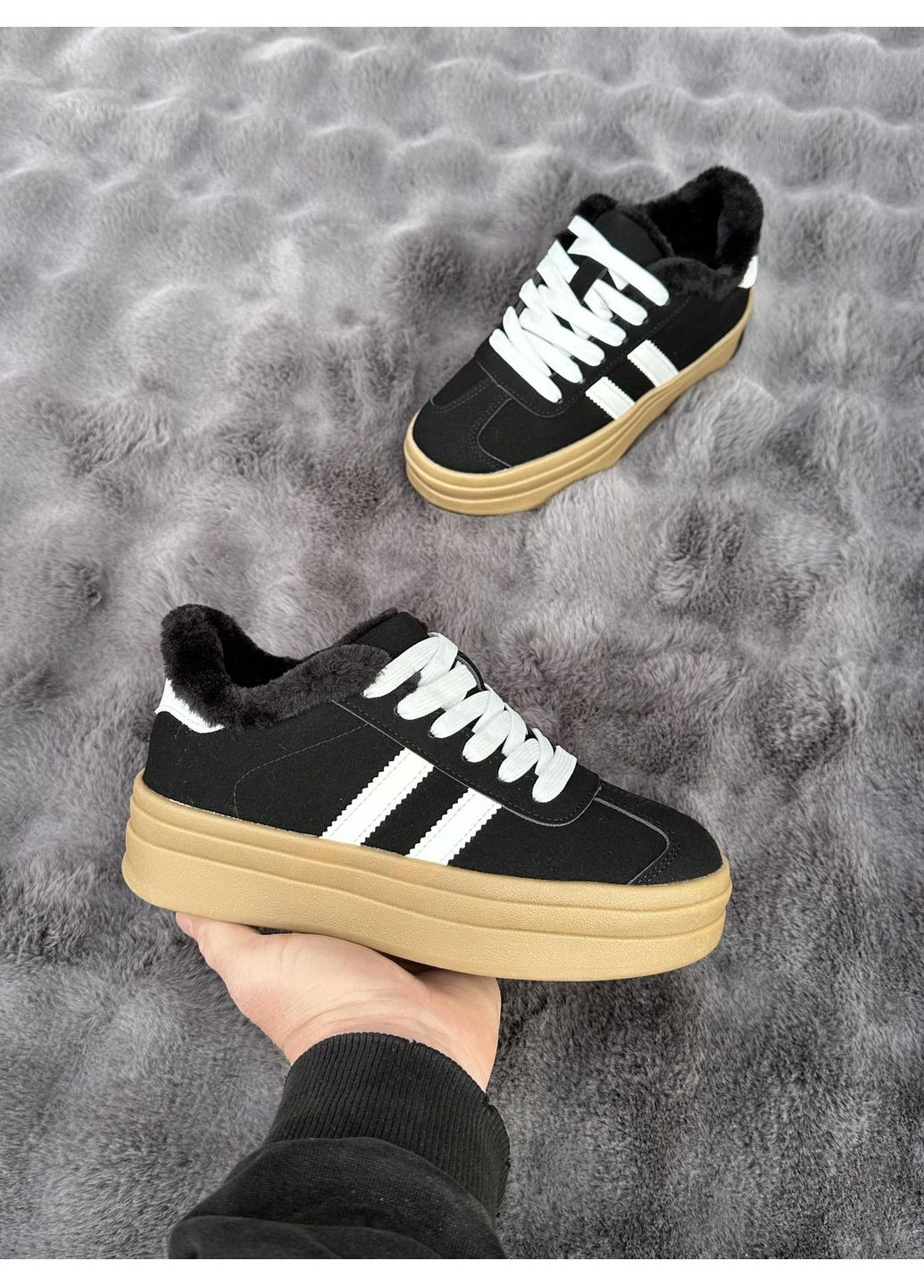 Кросівки жіночі зимові чорні білі смужки на бежевій платформі замшеві теплі з хутром снікерси повсякденні No Brand (365307544)