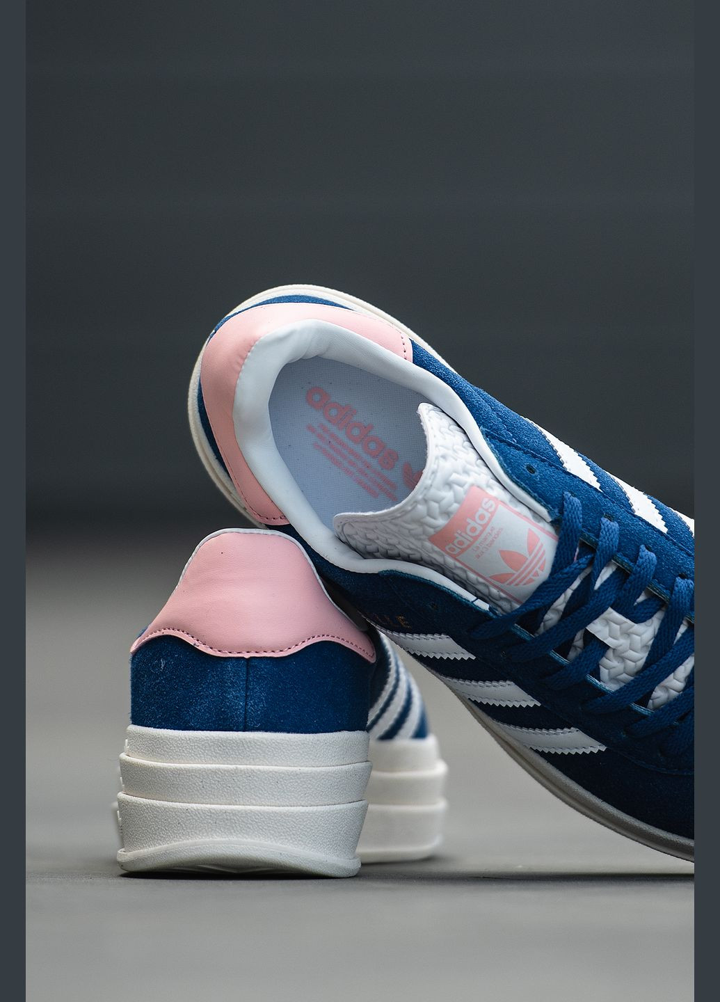 Синие демисезонные кроссовки женские adidas Gazelle Bold
