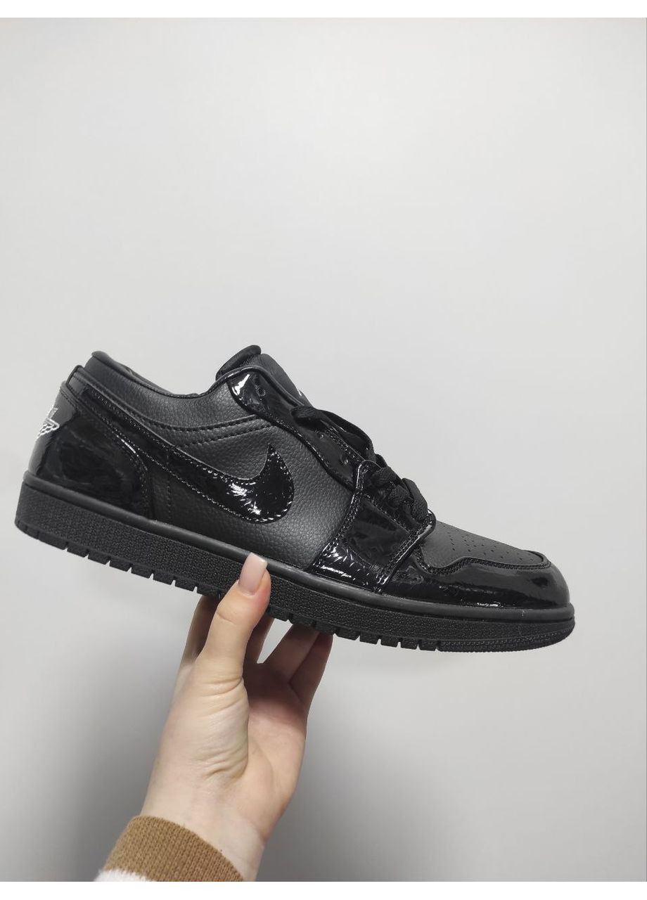 Черные демисезонные кроссовки мужские nike air jordan 1 retro low lacquered black найк аир джордан No Brand
