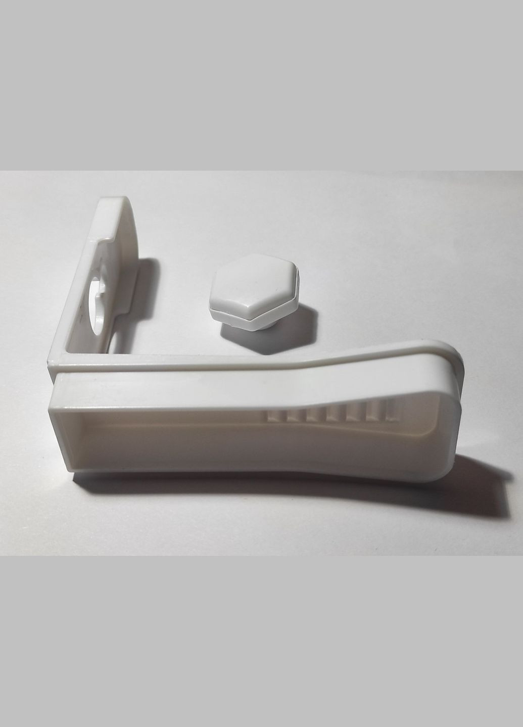 Тримач для простирадл низький 9,5 см з білим затиском No Brand (307252345)