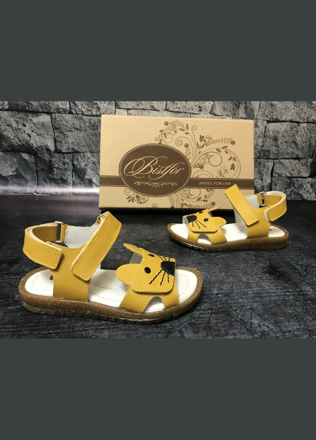Желтые детские кожаные босоножки на липучке желтого цвета,, украина. Bistfor