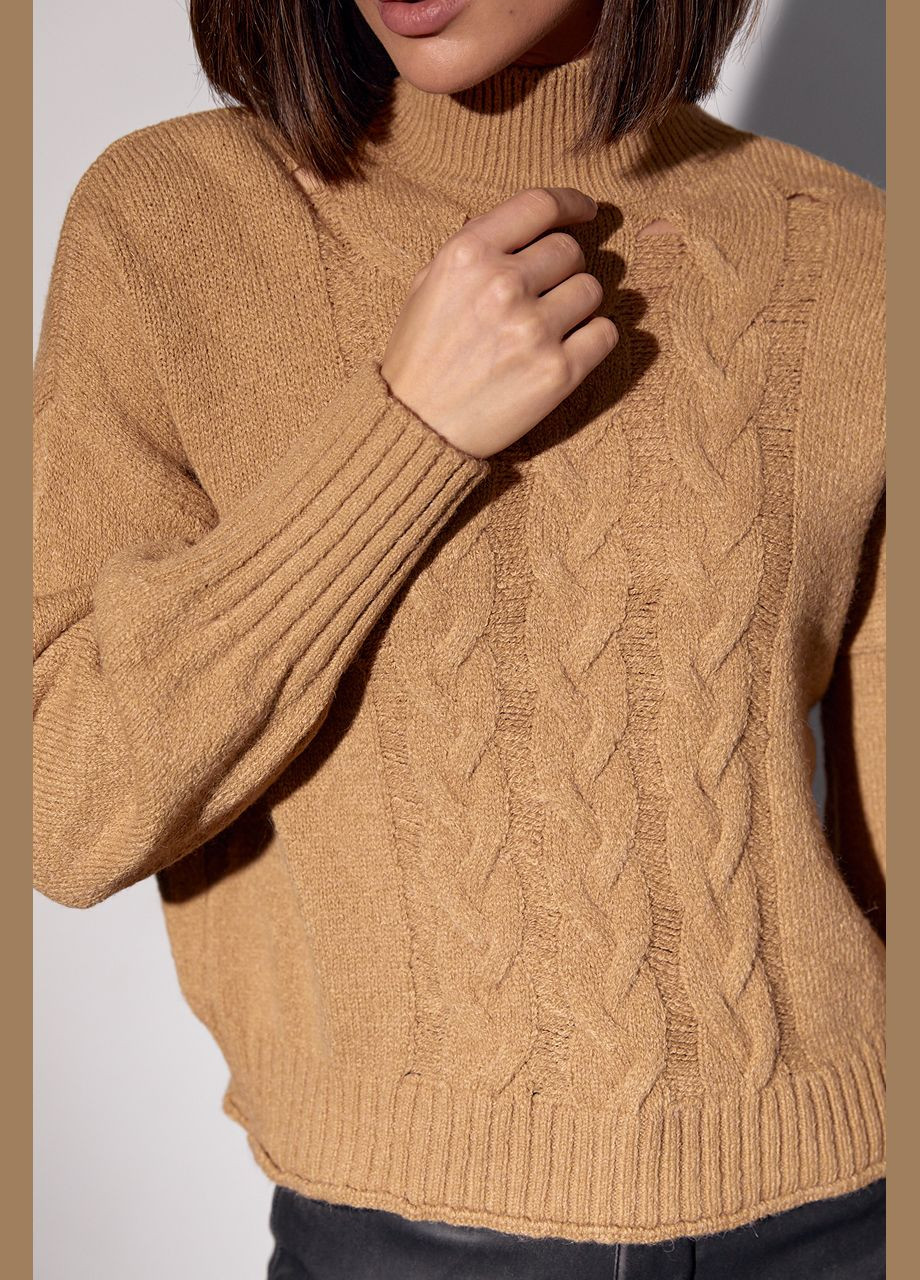 Коричневий зимовий жіночий в'язаний светр з косами 92420 Lurex