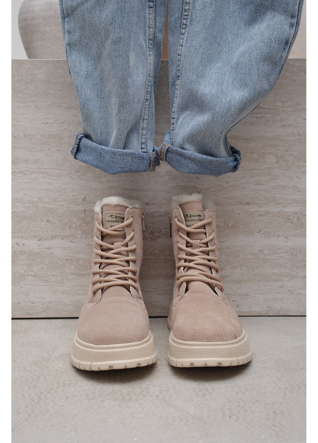 Зимние женские замшевые ботинки светло-бежевого цвета на шнуровке с боковой молнией, удобная современная обувь для зимы ITTS