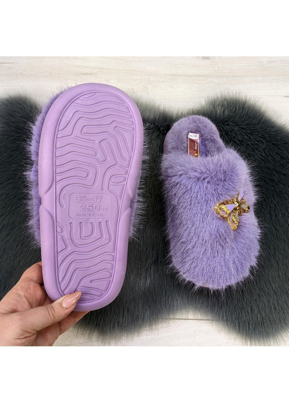 Сиреневые тапочки меховые женские закрытые Fashion