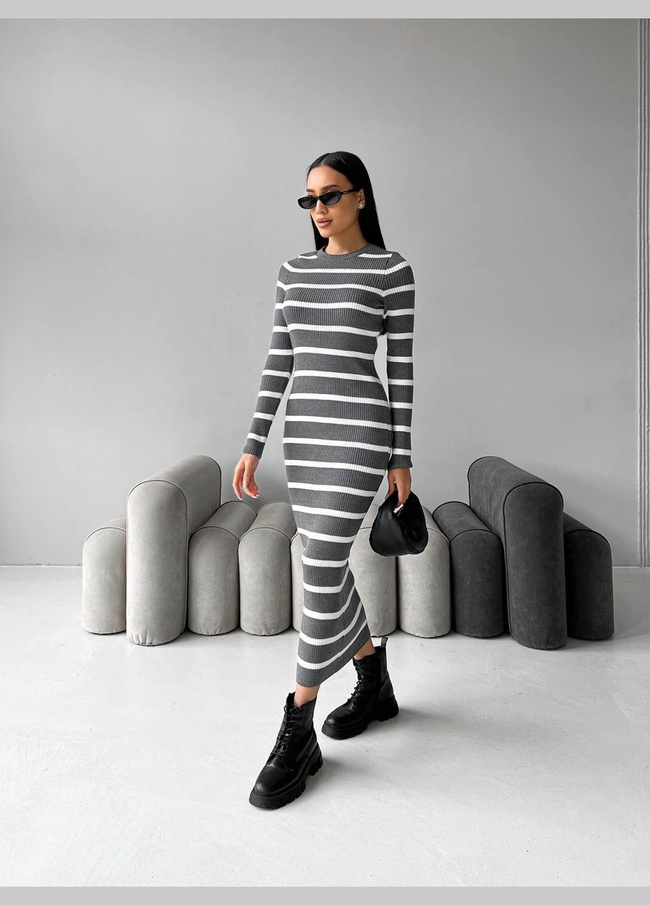 Сіра жіноча сукня міді у смужку колір сірий-білий р.42/46 449394 New Trend