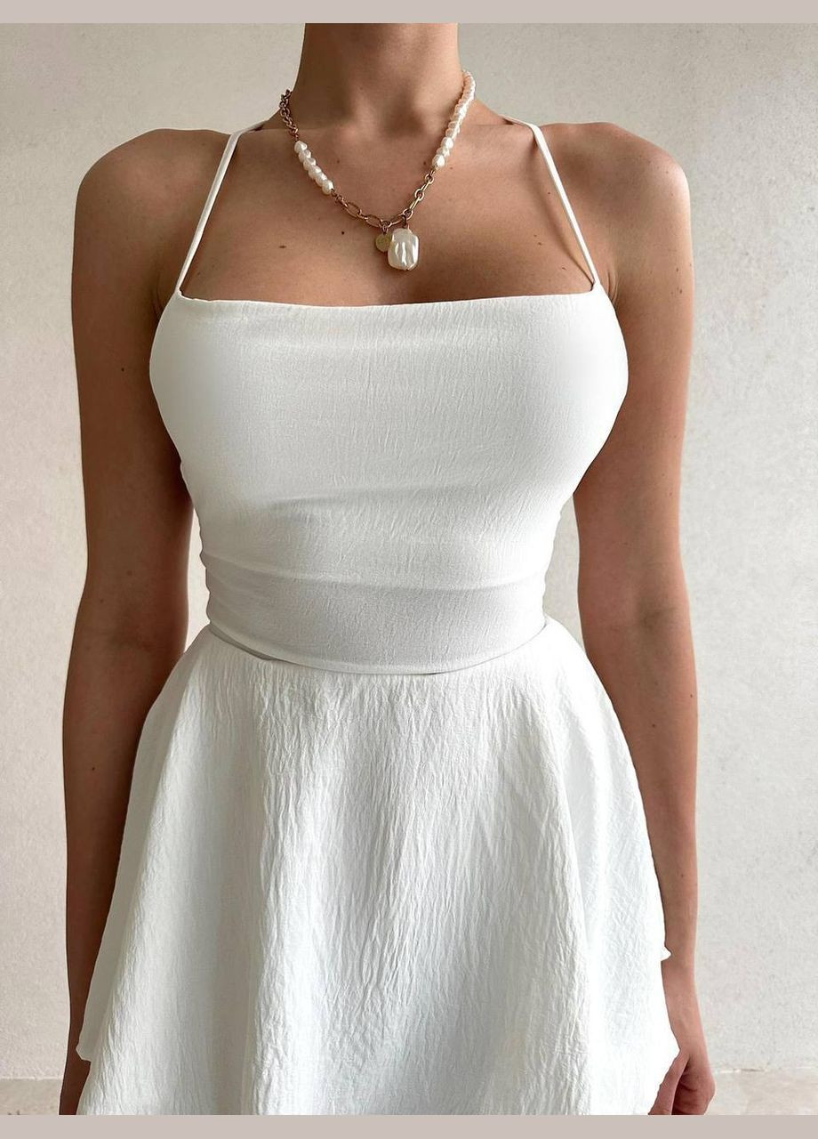 Шикарный летний мини-комбинезон из качественной жатки, однотонный белый комбез с открытым декольте и спиной No Brand 403-1 белый