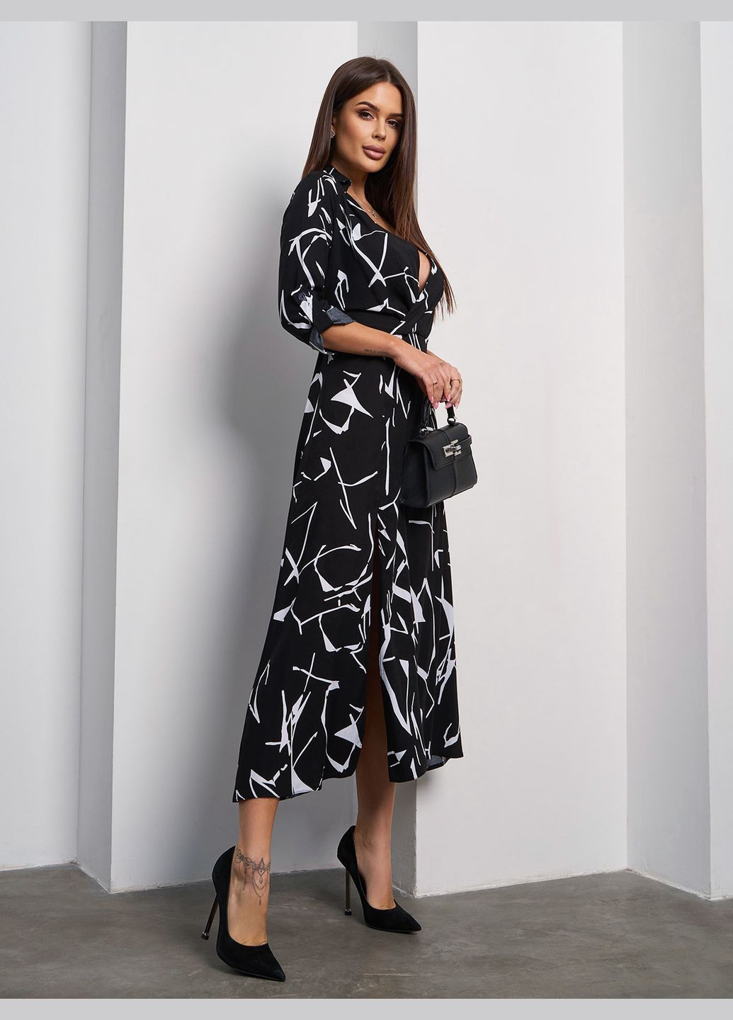 Чорно-білий повсякденний сукні на запах ISSA PLUS з абстрактним візерунком
