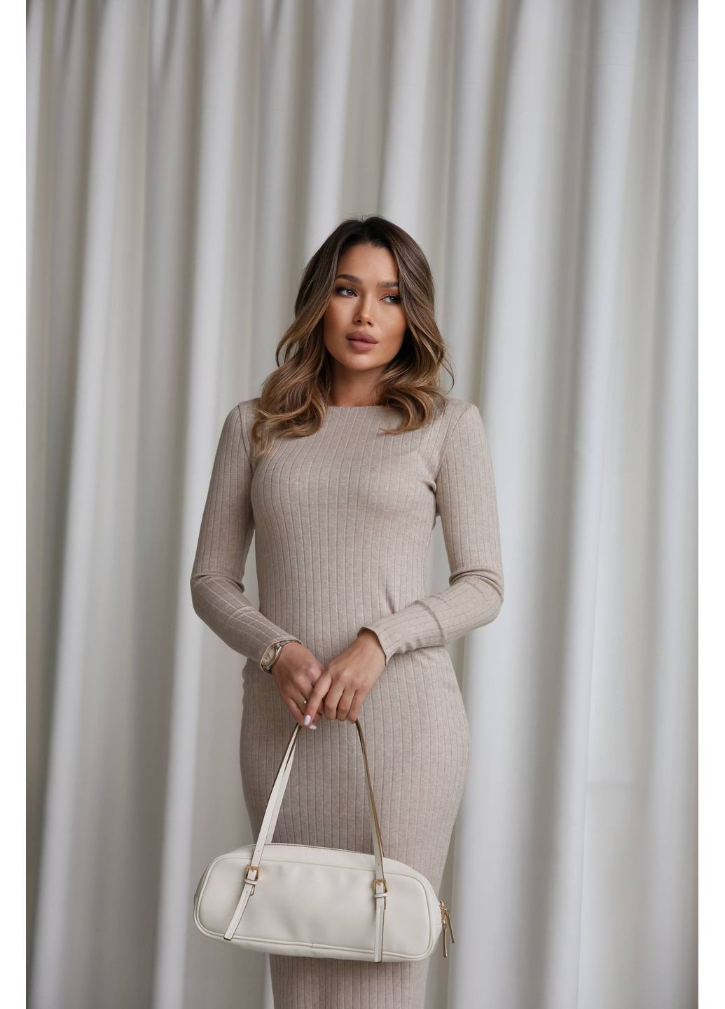 Бежевое праздничный, повседневный, деловое, кэжуал женское платье силуэтное силуэтная Style Point однотонное