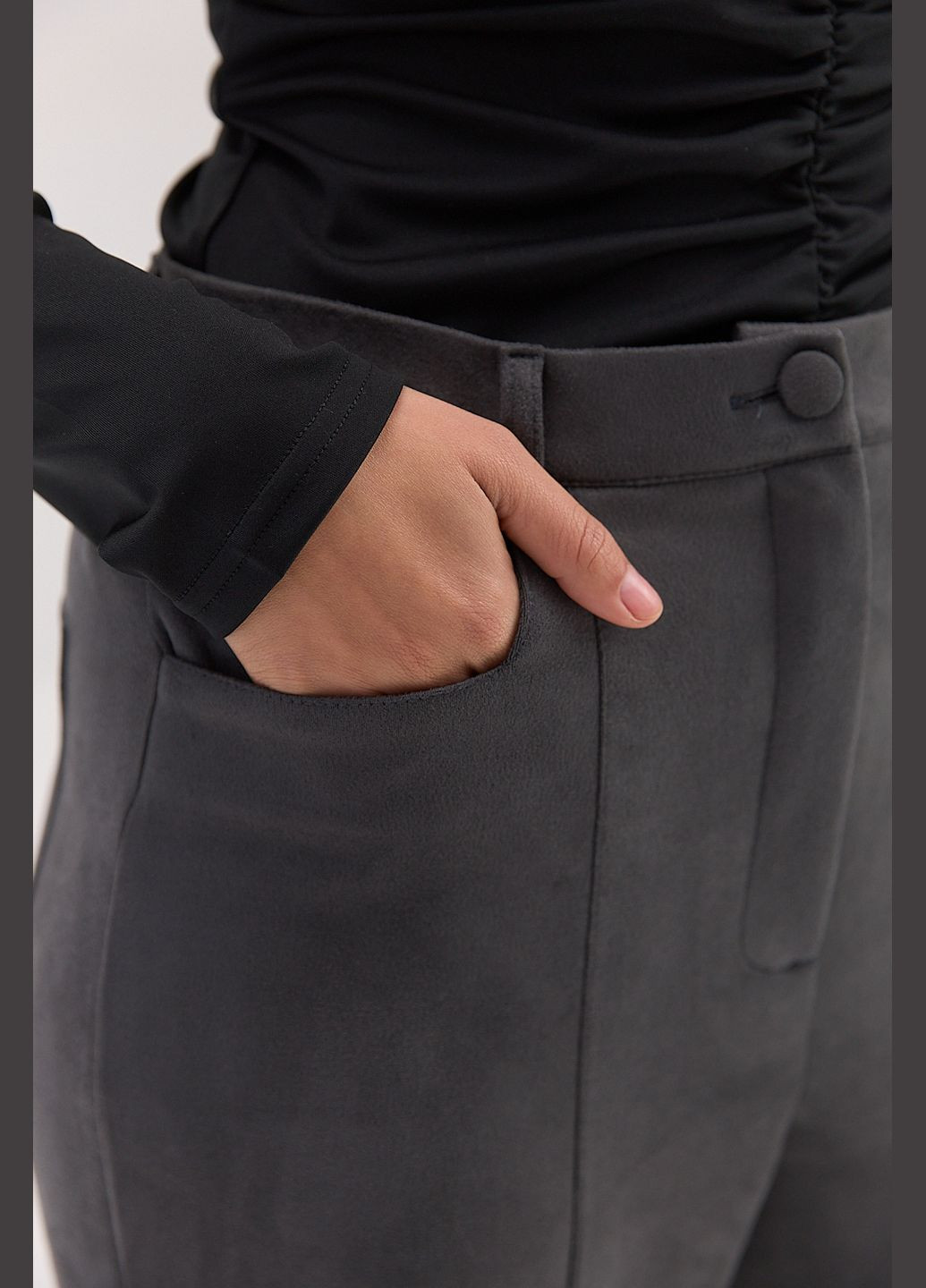 Замшевые женские брюки черные с декоративными швами Arjen (314901625)