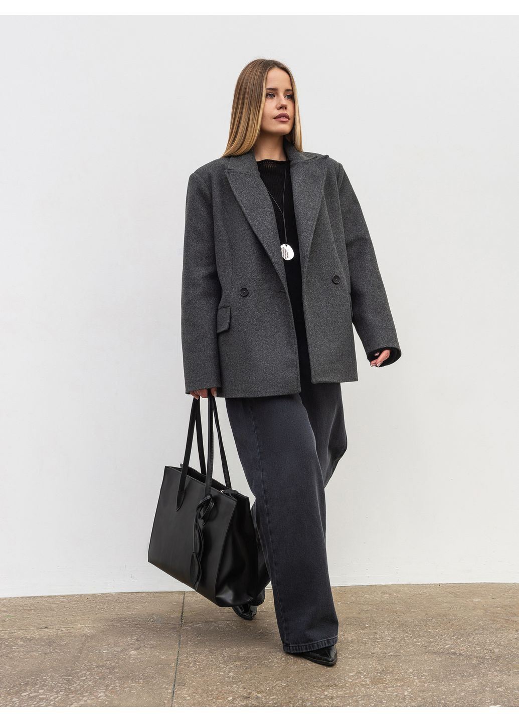Сіре зимнє Двобортне утеплене пальто Romashka