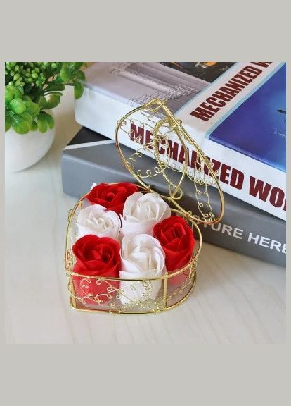 Подарунковий набір з трояндами з мила s троянди з мила у кошику у вигляді серця з 6 штук 10.5*10.5*6 см Біло-червоний LELUNO (323483829)