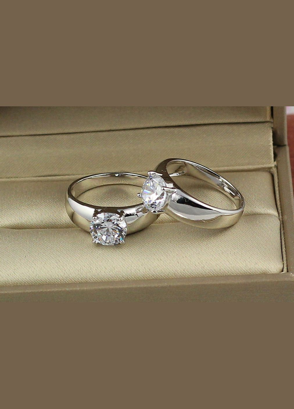 Кольцо широкое гладкое с белым камнем 8 мм р 16 серебристое Xuping Jewelry (316607123)