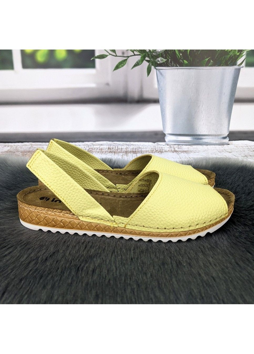 Босоніжки жіночі жовті шкіряні Inblu (336709098)
