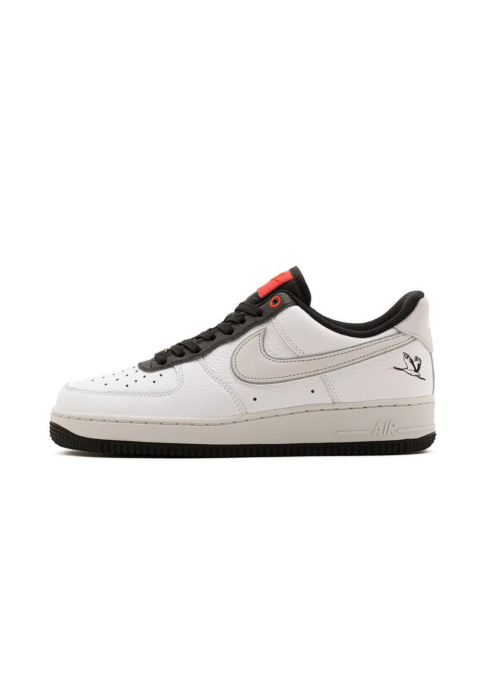 Білі всесезонні кросівки air force 1 07 lx white da8482-100 Nike