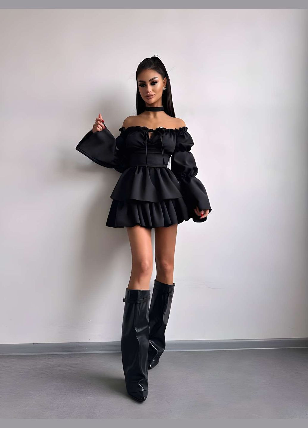 Черное праздничный, коктейльное, карнавальный, откровенный, повседневный, кэжуал, вечернее женское нарядное короткое малиновое платье мини с рюшами со шнуровкой и широкими рукавами. Україна