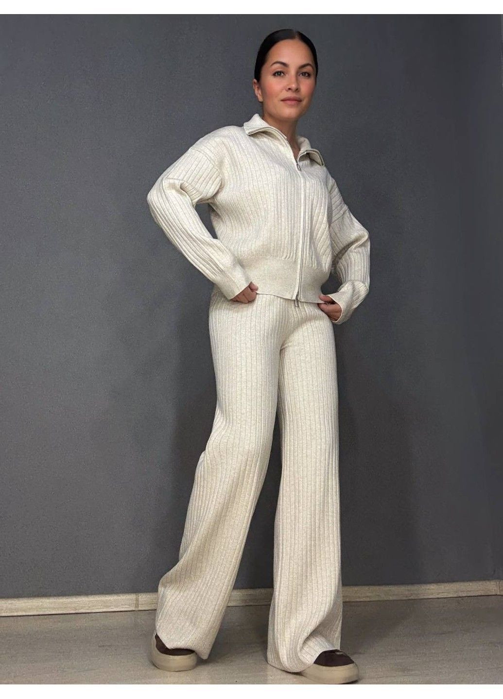Костюм женский Joy One 376 вязаный в рубчик с кофтой на молнии и брюками палаццо No Brand (364652934)