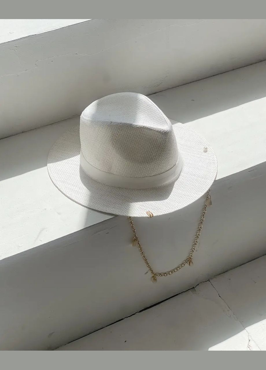 Шляпа женская на лето Федора белая с золотистой цепью с ракушками D.Hats (283022788)