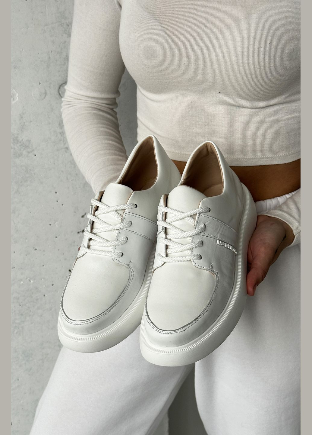 Белые демисезонные современные стильные комфортные кожаные кроссовки InFashion Кросівки