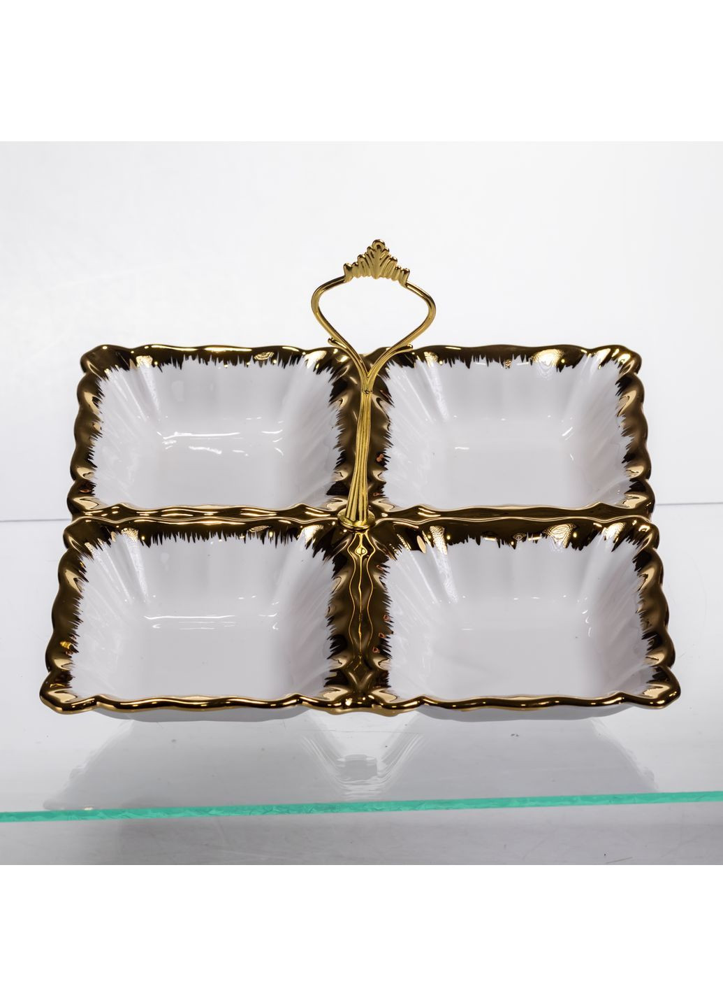 Менажница фарфоровая на 4 секции квадратная 18*18*3 см, золото Yiwu LC-BYL-101 No Brand (366830649)