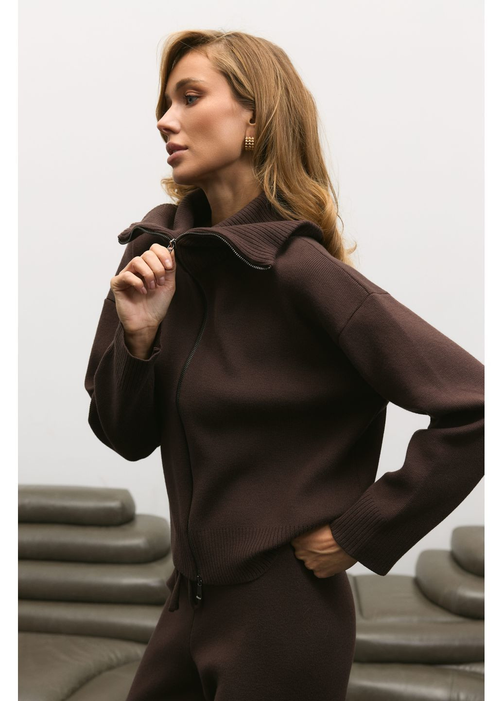 Коричневый демисезонный свитер вязаный на молнии s005 Twice