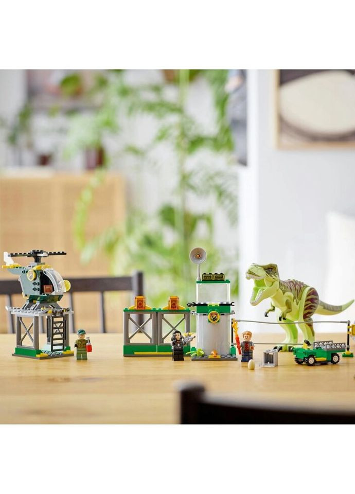 Конструктор Jurassic World Побег Тиранозавра 140 деталей (76944) Lego (281425558)