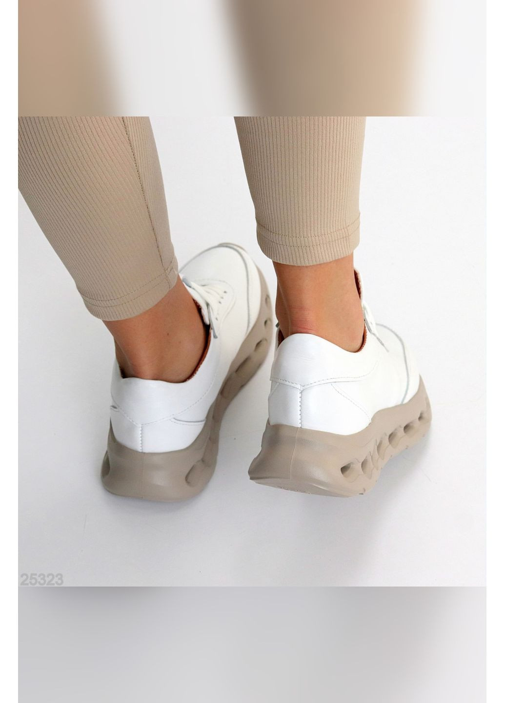 Натуральные женские кроссовки No Brand белые демисезоны (360404743)