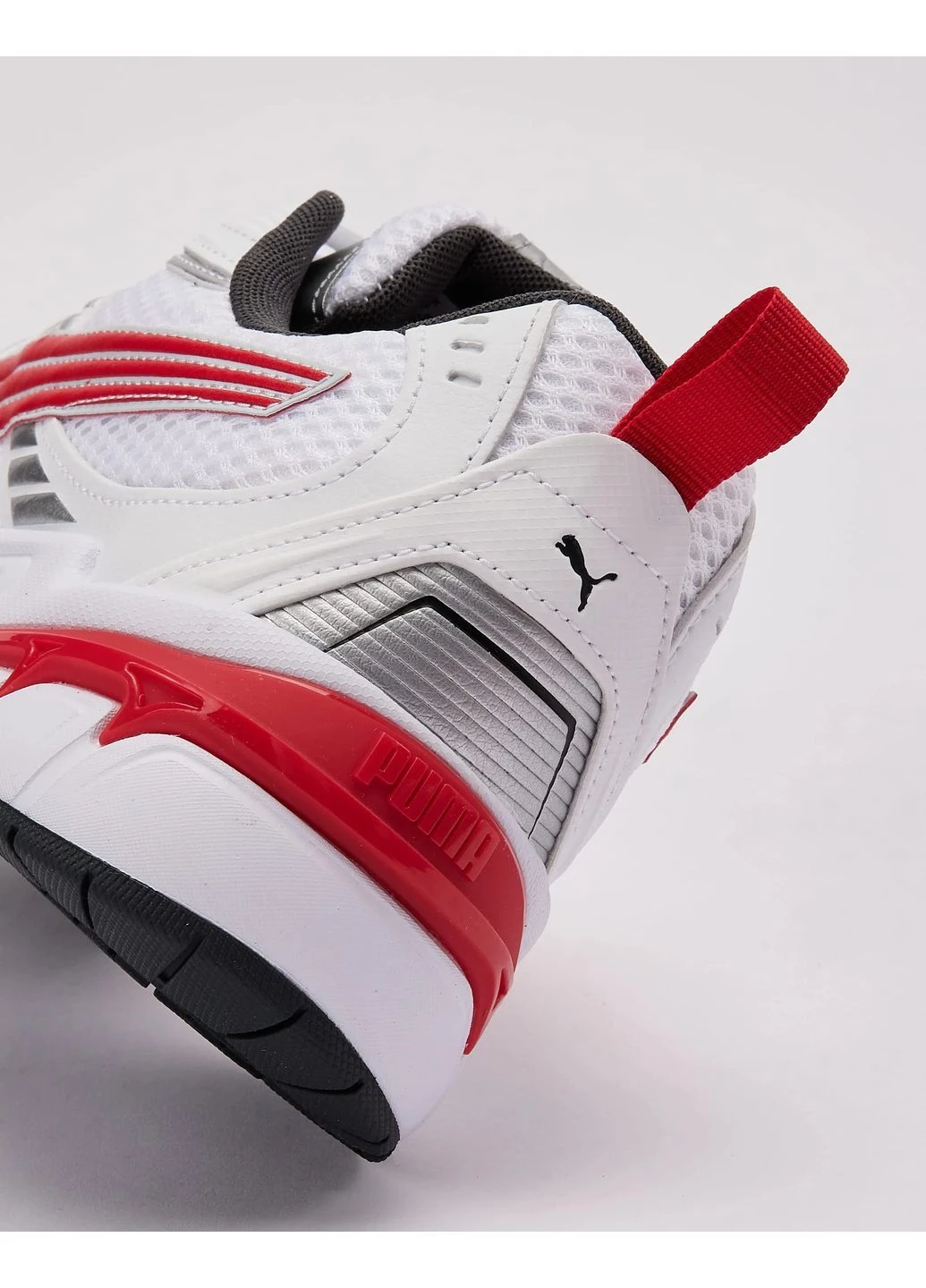 Білі кросівки milenio tech 2000 Puma