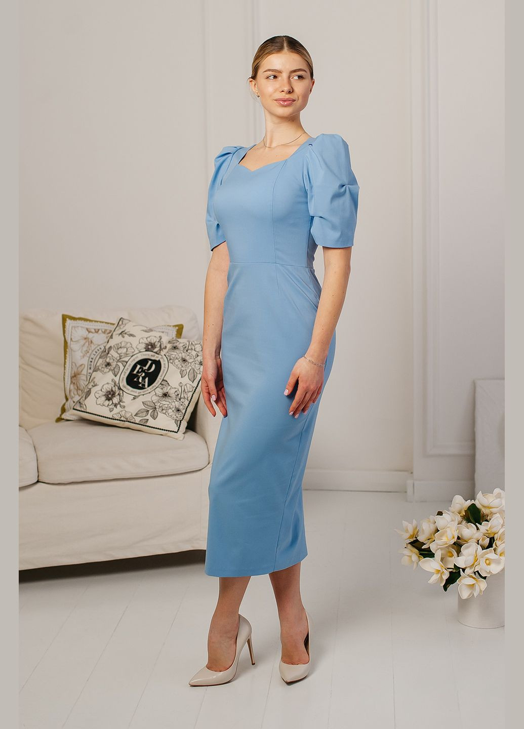 Блакитна святковий жіноча сукня “midnight orchid” міді з фігурною горловиною Lana Bryk однотонна
