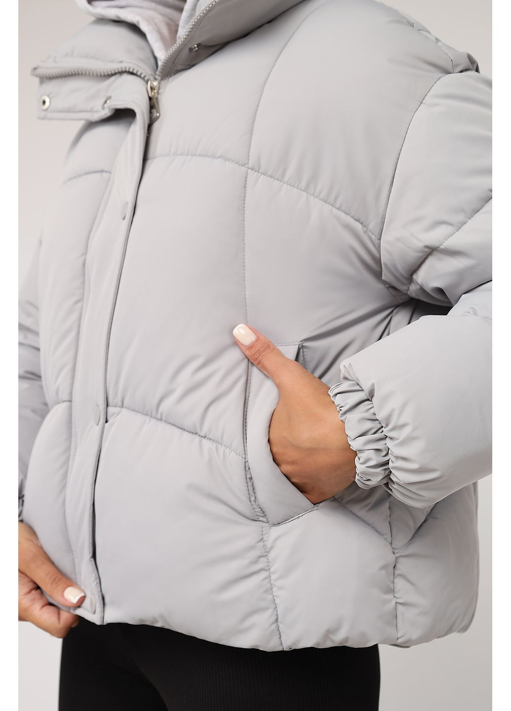 Серая демисезонная куртка женская цвет серый цб-00277857 Yuki