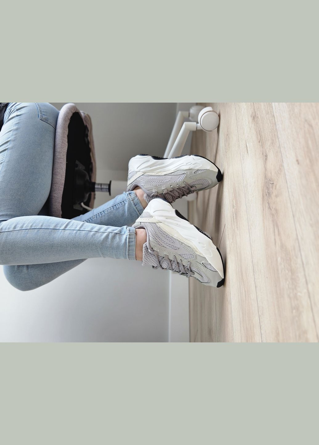 Кроссовки женские и мужские Adidas Yeezy 700 v2 Static beige | Адидас Изи 700 в2 бежевые No Brand бежевые демисезоны (307397807)