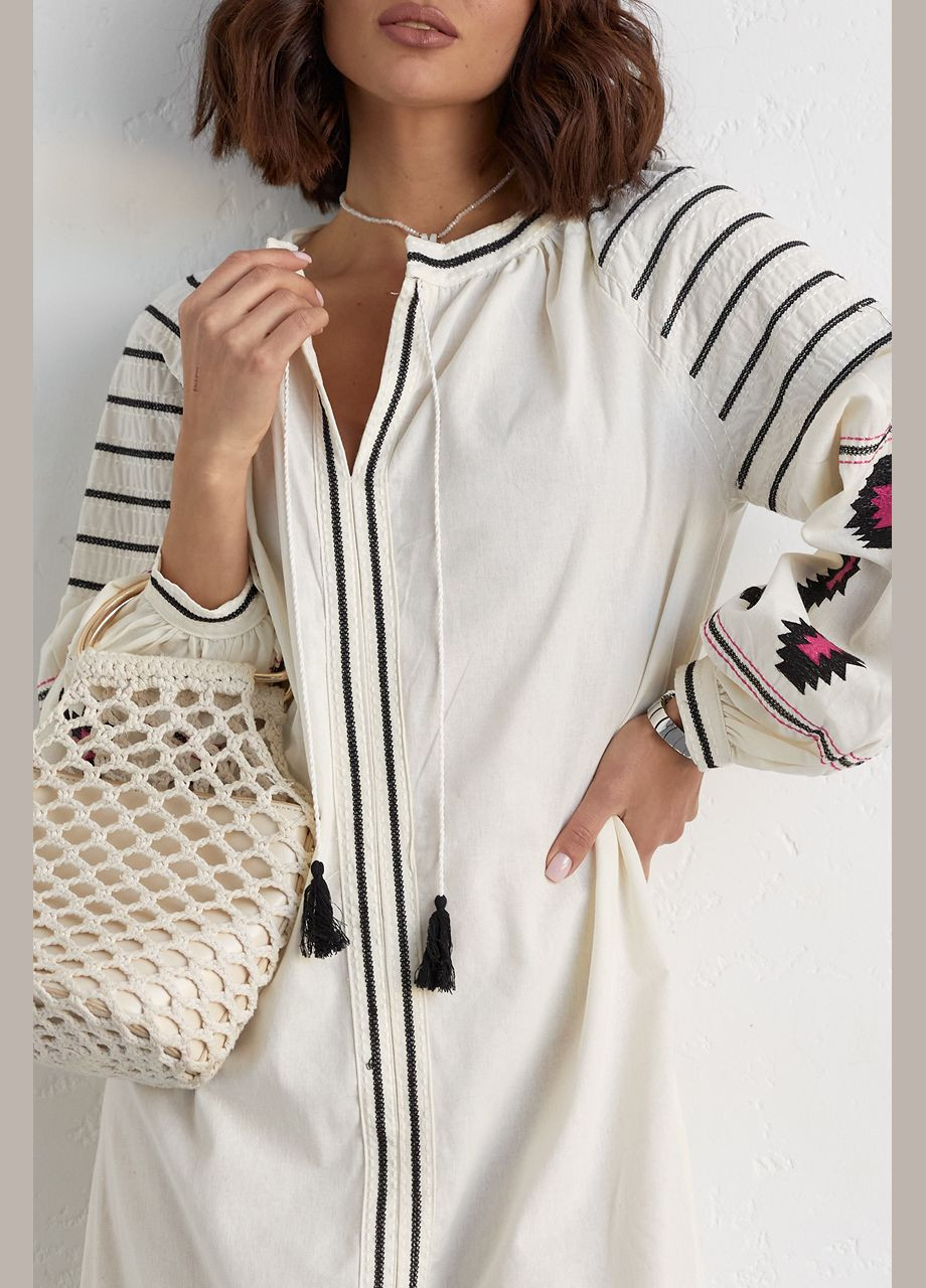 Молочное платье-вышиванка свободного кроя ESQ