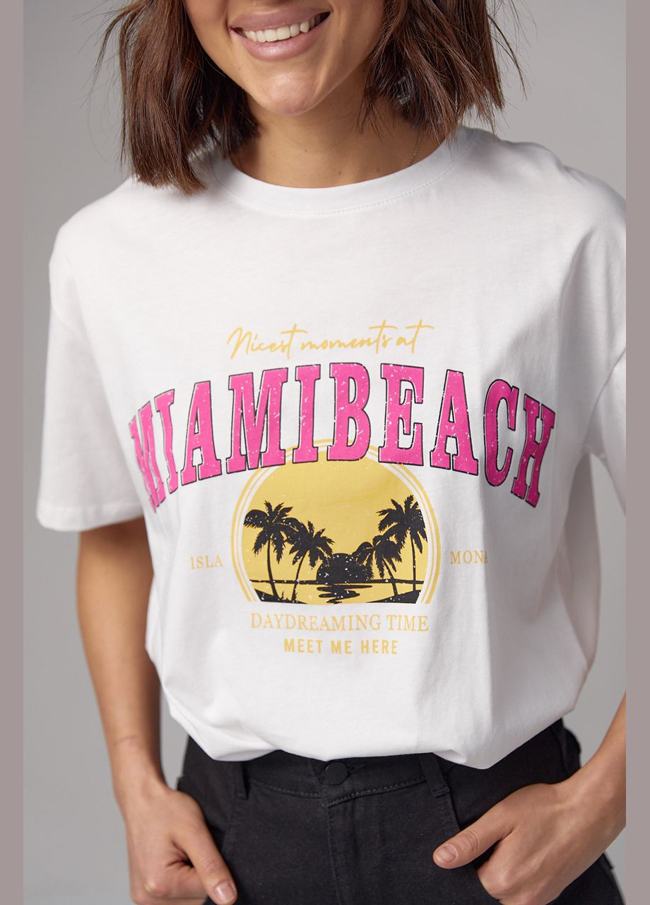 Белая летняя трикотажная футболка с принтом miami beach Lurex