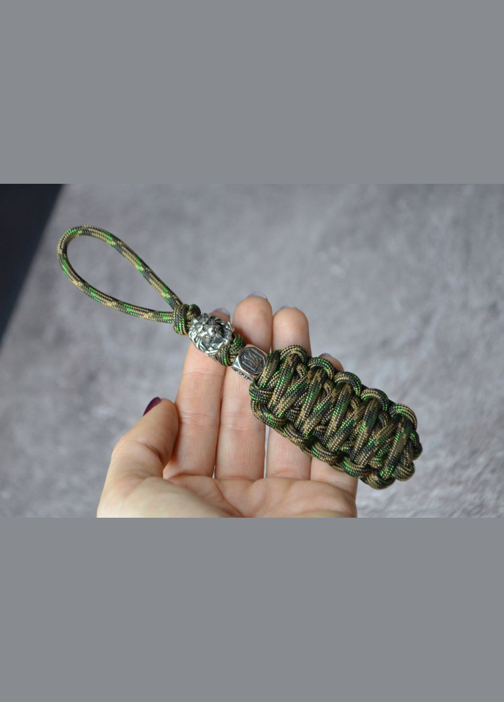 Брелок з паракорду з Гербом України та левом з мельхіору No Brand (350354556)