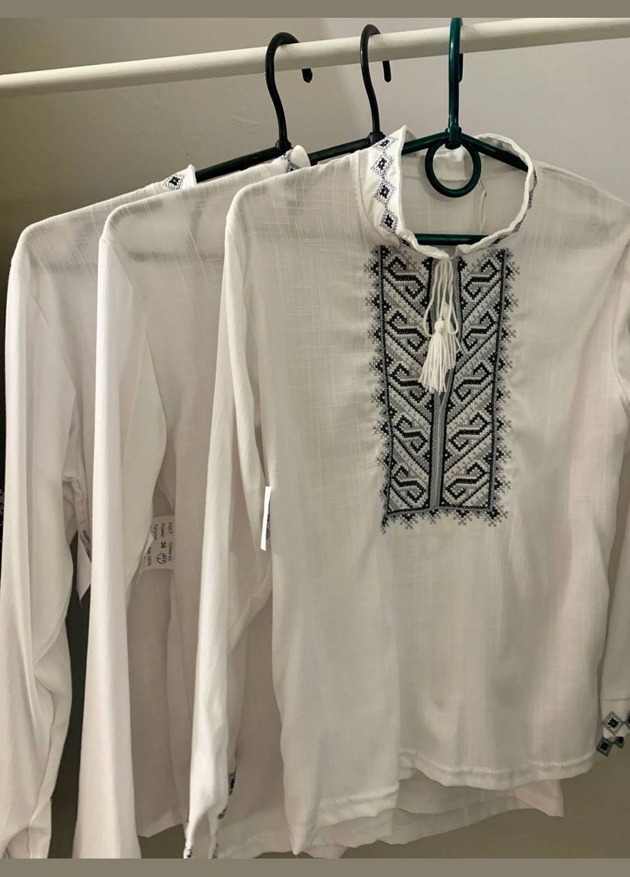 Біла біла вишиванка для хлопчика з чорно-сірою вишивкою бавовна (305412140)