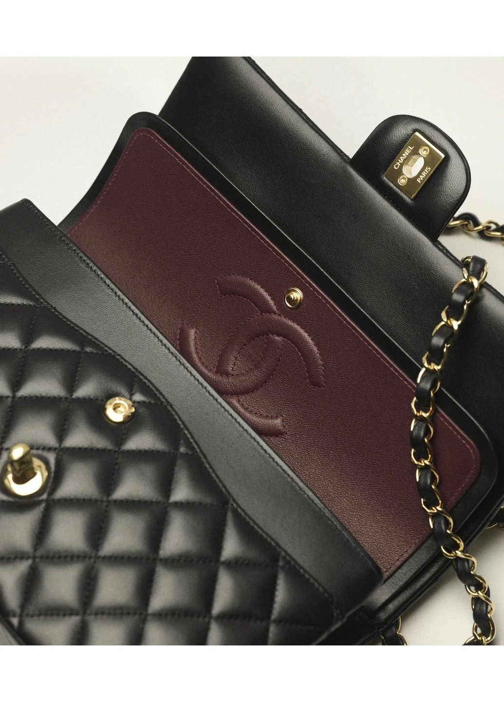 Сумка кожаная с логотипом CHANEL Classic 11.12 Handbag с золотистой фурнитурою Черный No Brand (391553448)