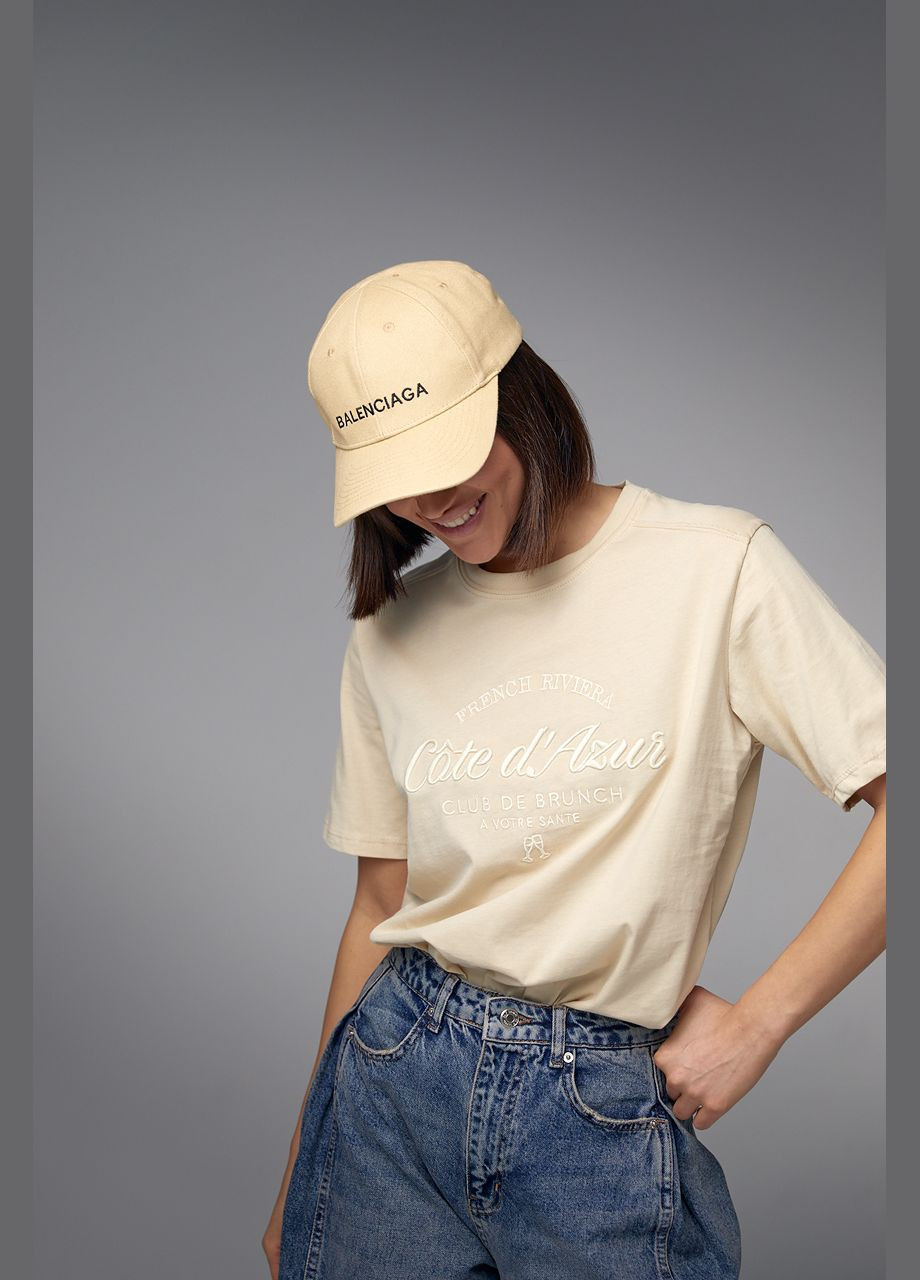 Бежева літня жіноча футболка з вишитим написом 2415 з коротким рукавом Lurex