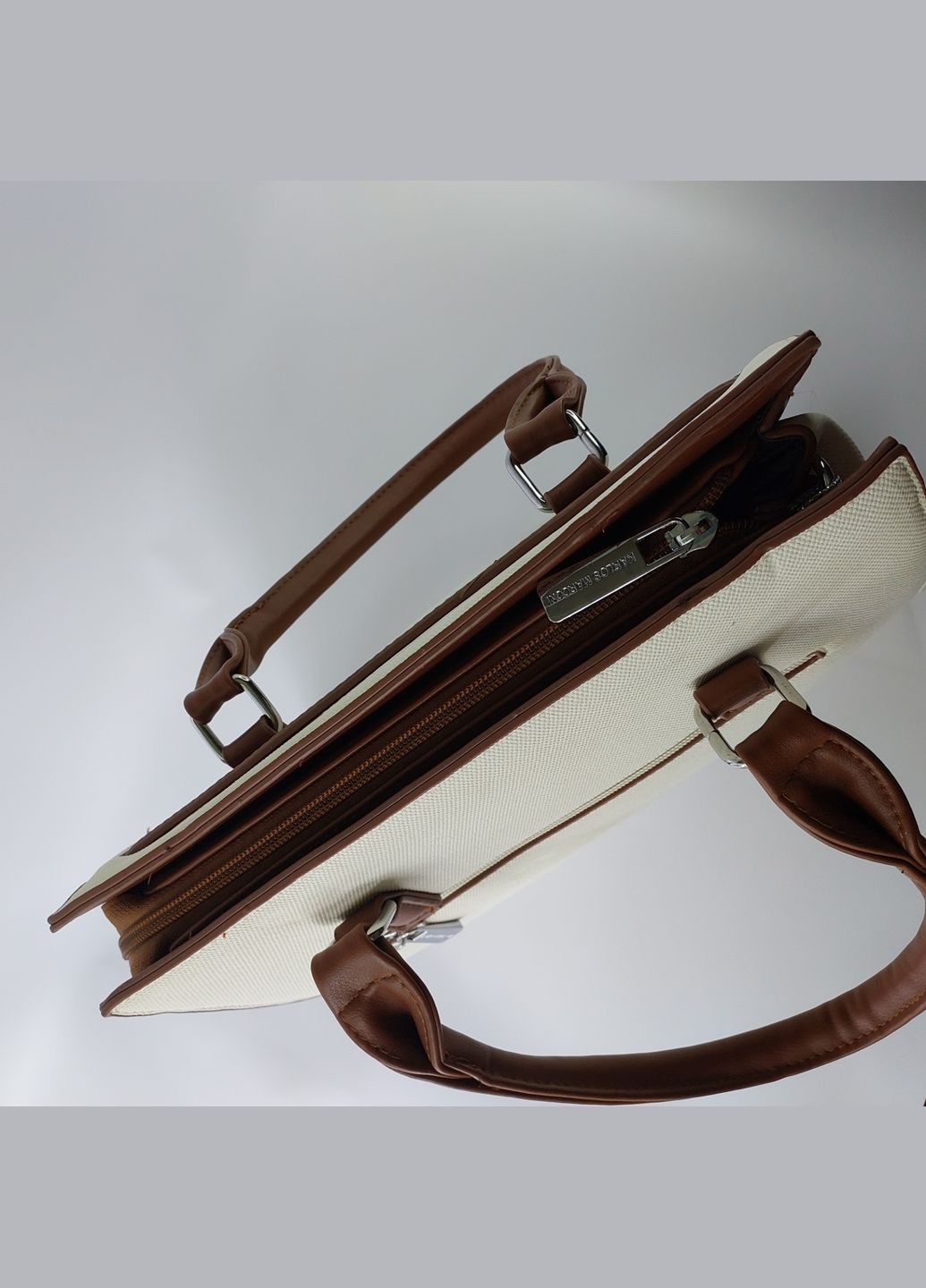 Сумка женская тоут на два отделения с двумя короткими ручками и белым ремешком Karlos Marconi (347640652)