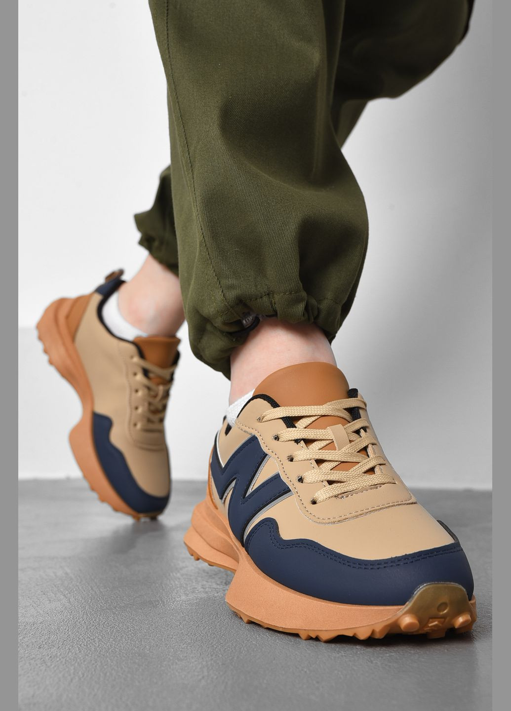 Бежеві осінні кросівки жіночі бежево-синього кольору на шнурівці Let's Shop