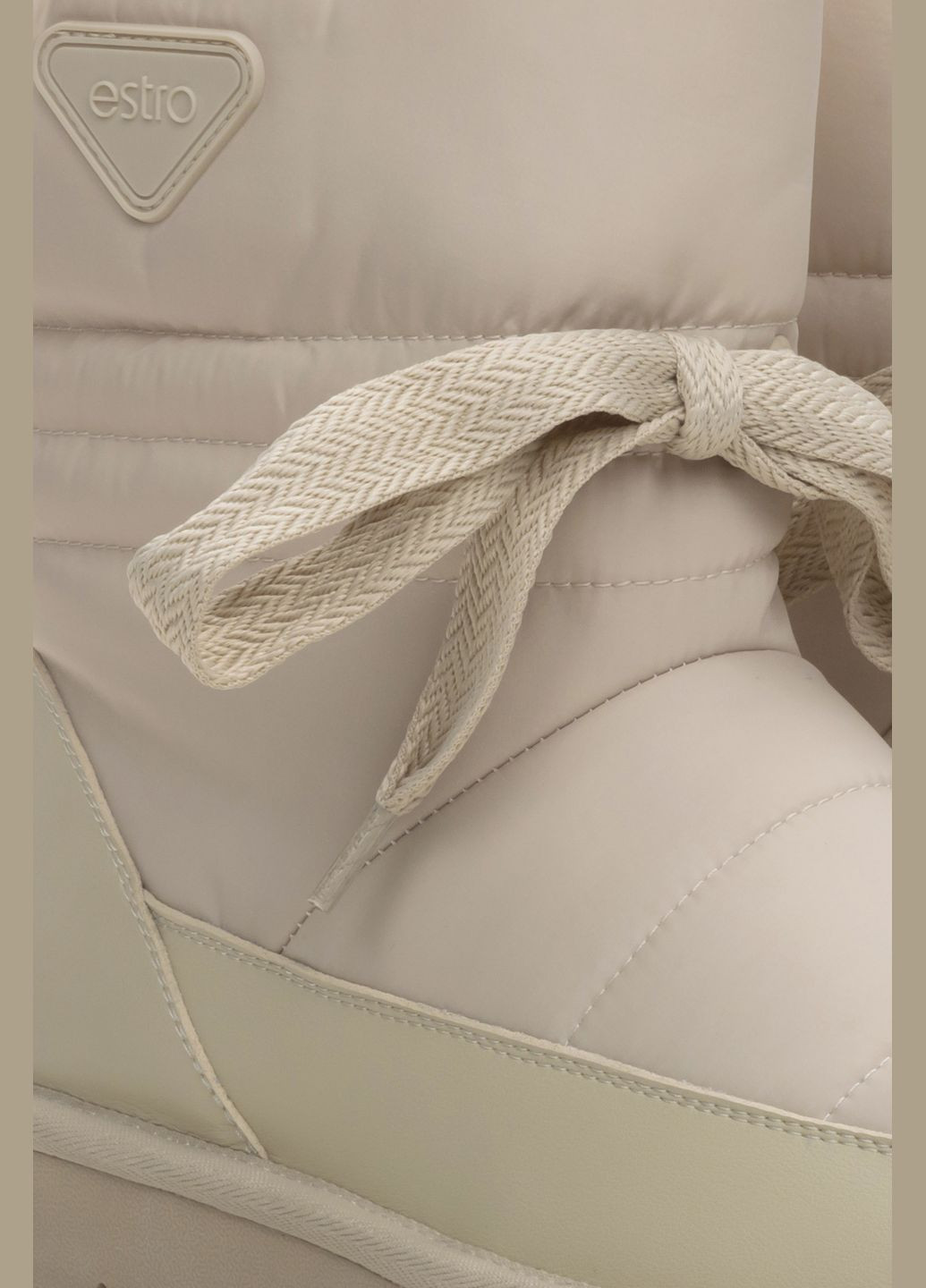 Светло-бежевые дутики, цвет молочный Estro