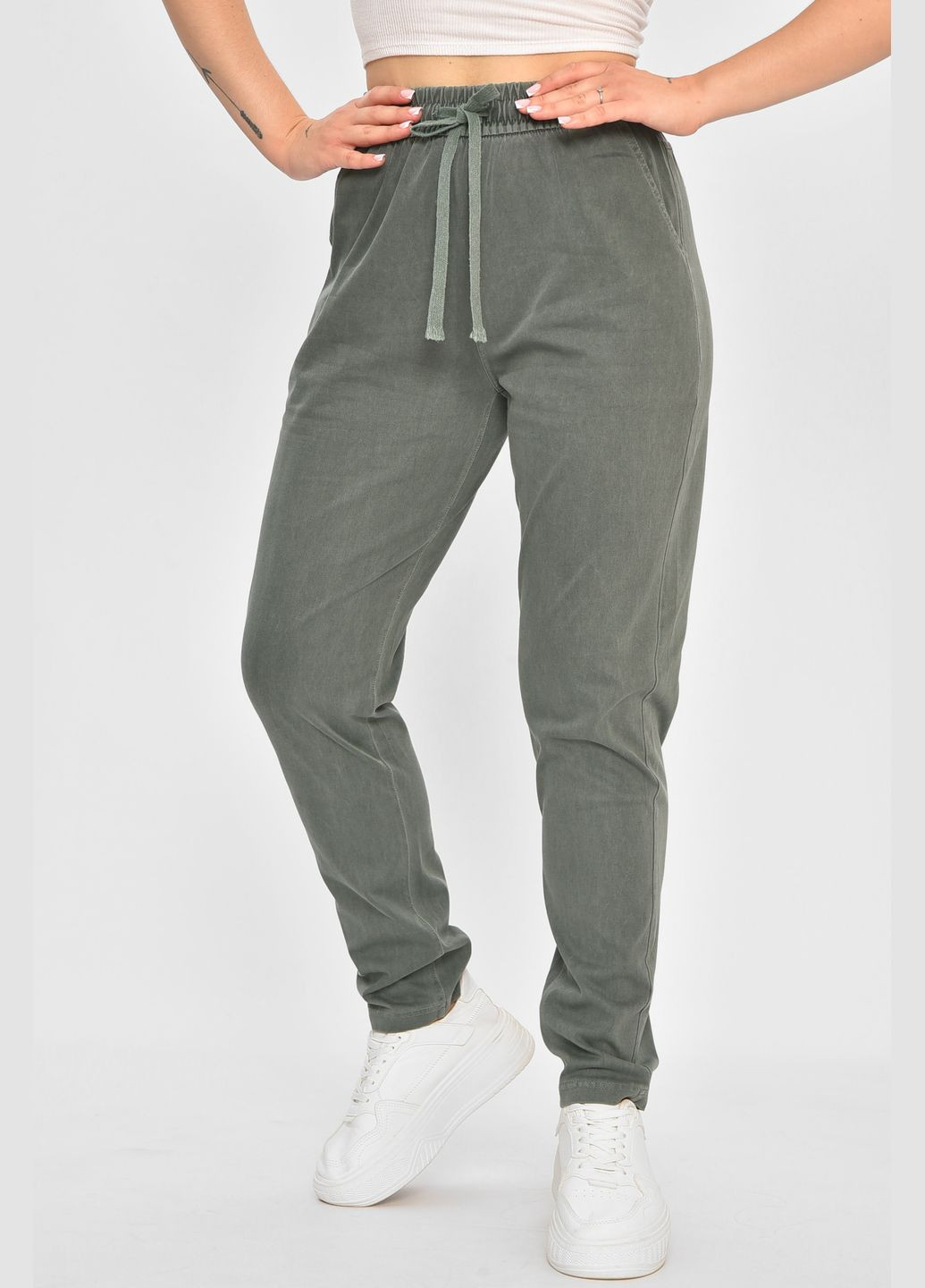 Джинсы женские полубатальные прямые зеленого цвета Let's Shop - (347623008)