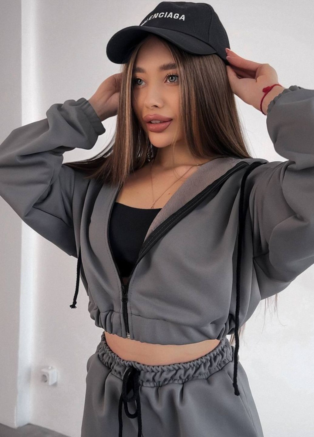 Базовий повсякденний костюм двійка: вкорочений худі на блискавці з капюшоном + джогери високої посадки Tik-Tak (324389218)