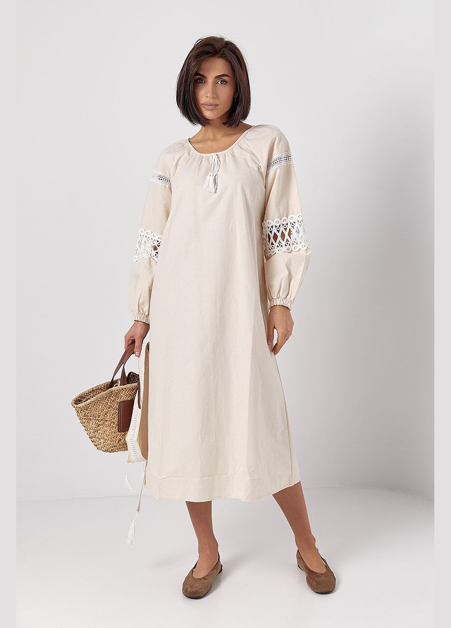 Бежева сукня зі вставками макраме на поясі та рукавах Lurex