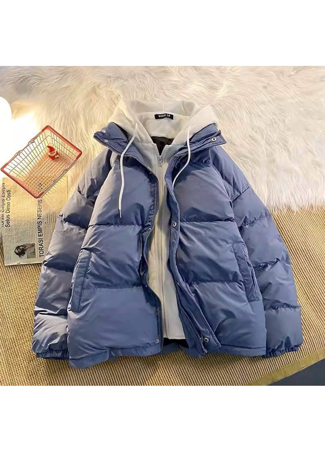 Голубая зимняя пуховик со вшитым капюшоном. куртка-пальто Vione