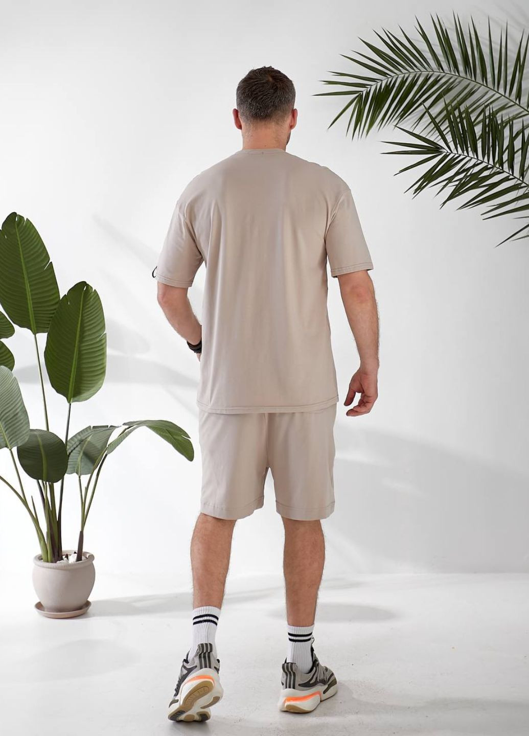 Бежевый летний базовый костюм-двойка: футболка и брюки с шортами Україна